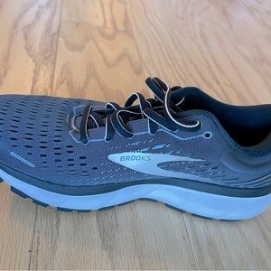 Brooks ghost 13. New $135.00. Never worn!